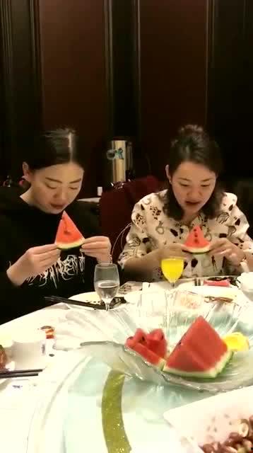 吃瓜嘴角疼,嘴角疼的尴尬日常