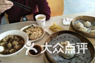 扬州格格屋吃瓜,瓜香四溢，品味传统美食之旅