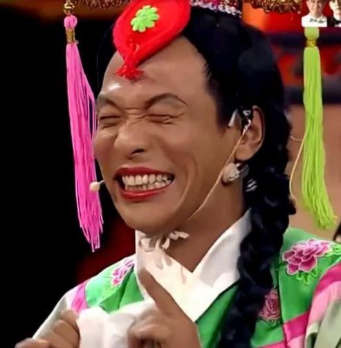 宋小宝吃哈密瓜,趣味横生瞬间引网友热议